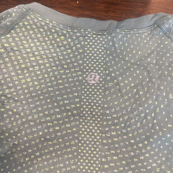 Swiftly Tech Short Sleeve 2.0 - Picture 3 of 3